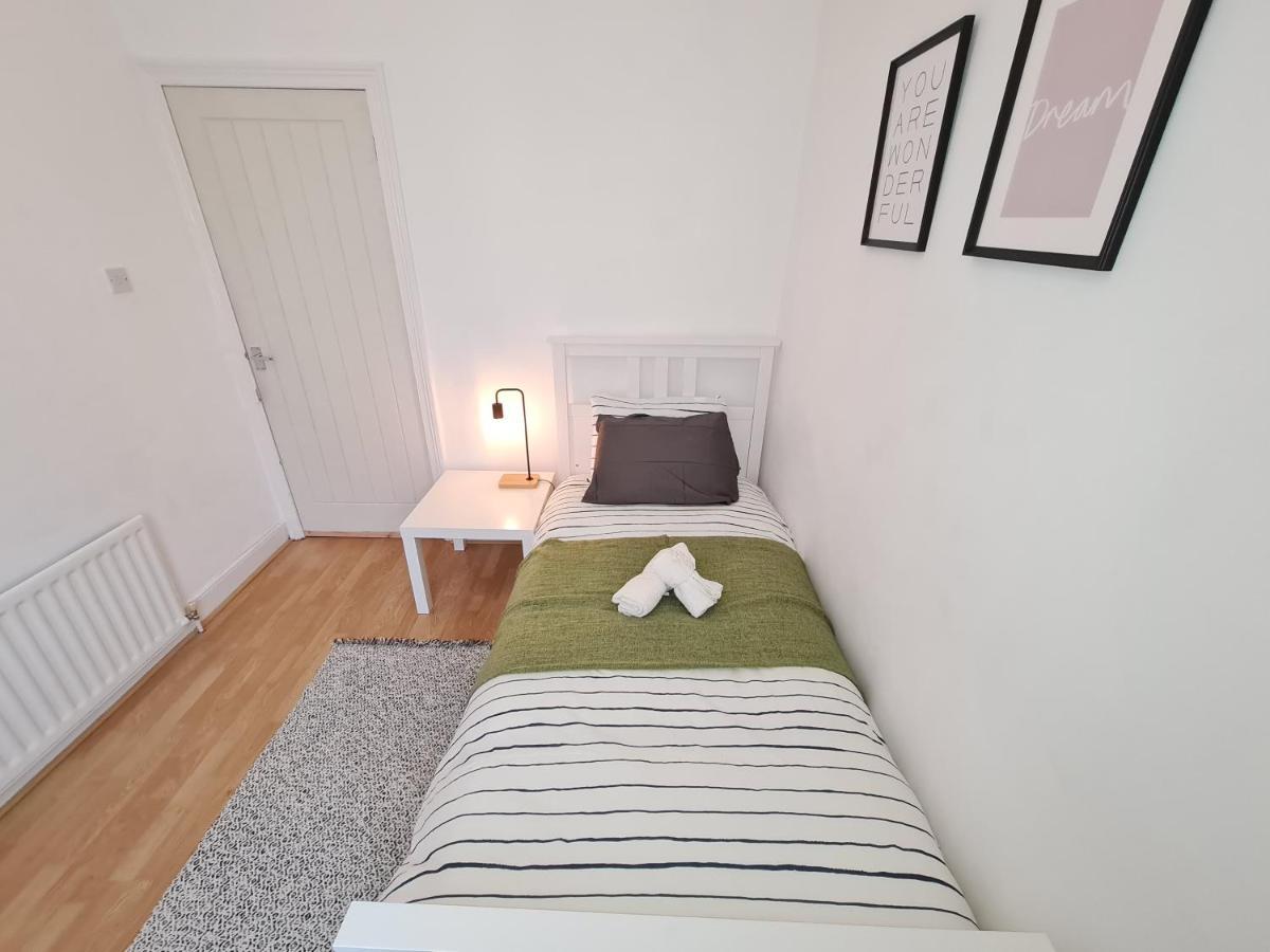 Large 3 Bed Flat, Free Parking Διαμέρισμα Νιούκασλ Εξωτερικό φωτογραφία