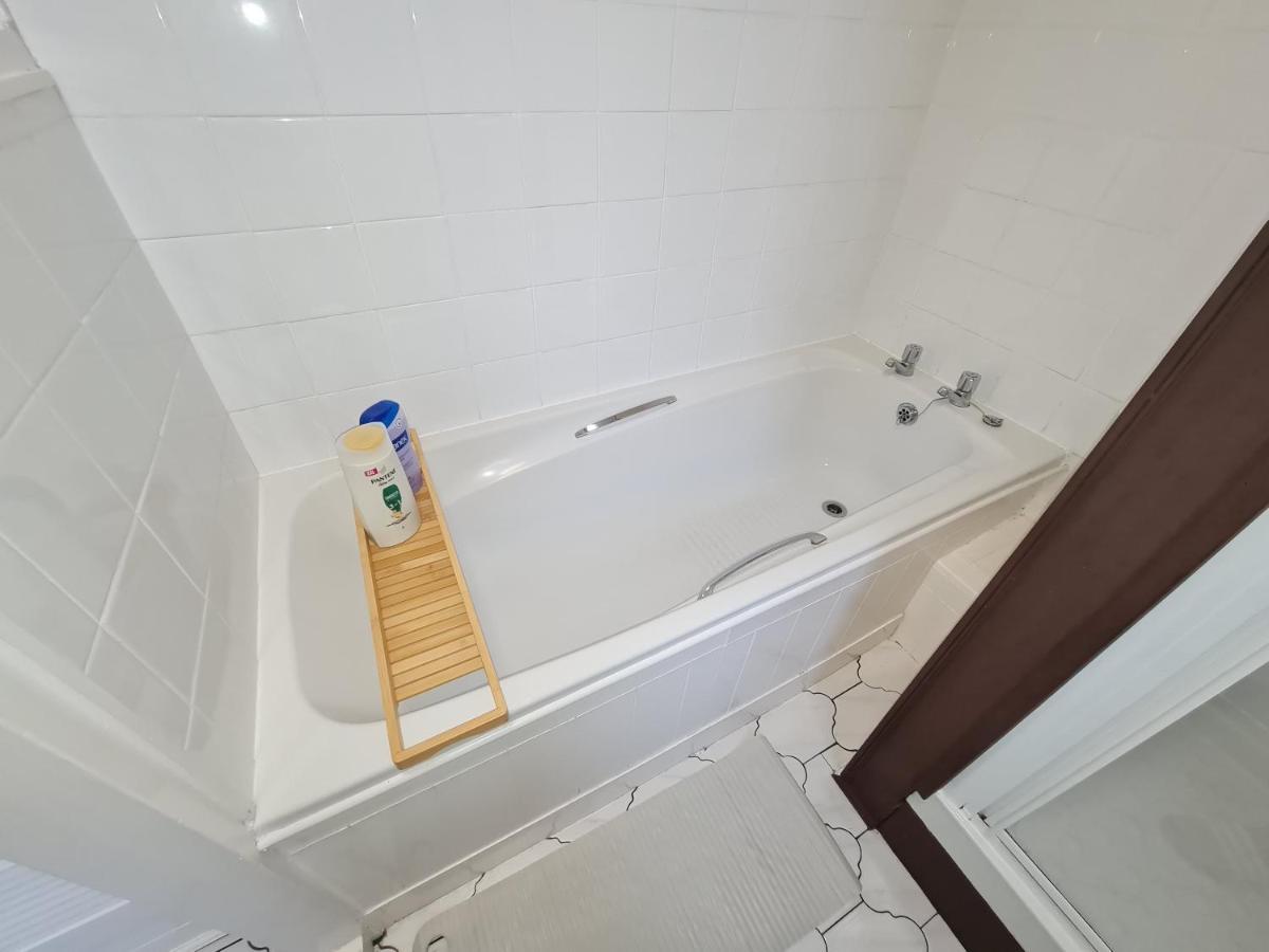 Large 3 Bed Flat, Free Parking Διαμέρισμα Νιούκασλ Εξωτερικό φωτογραφία