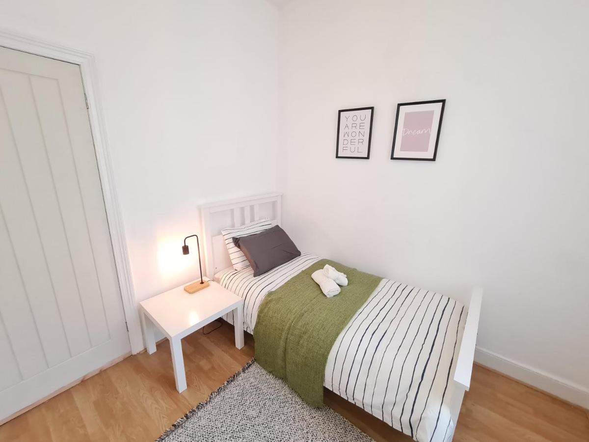 Large 3 Bed Flat, Free Parking Διαμέρισμα Νιούκασλ Εξωτερικό φωτογραφία