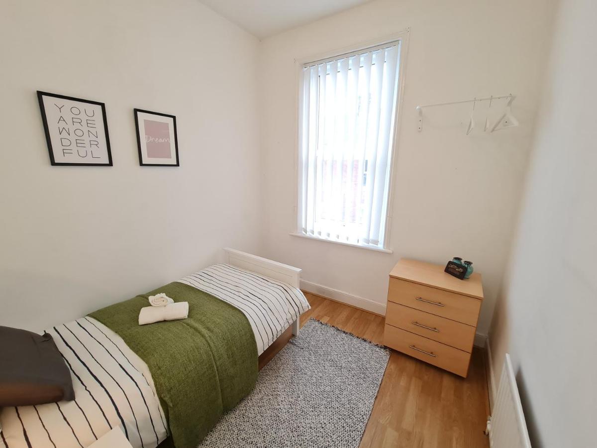 Large 3 Bed Flat, Free Parking Διαμέρισμα Νιούκασλ Εξωτερικό φωτογραφία